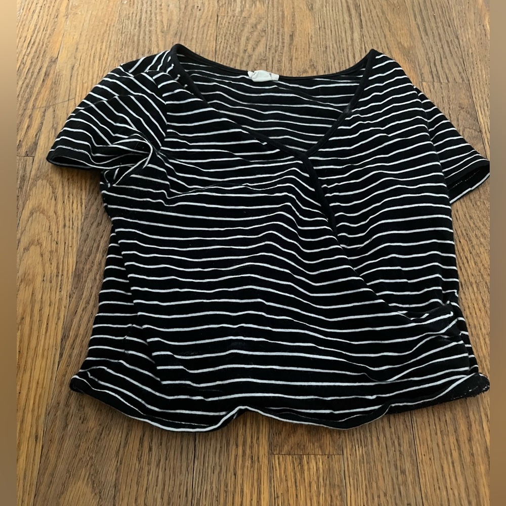 2 XS crop tops